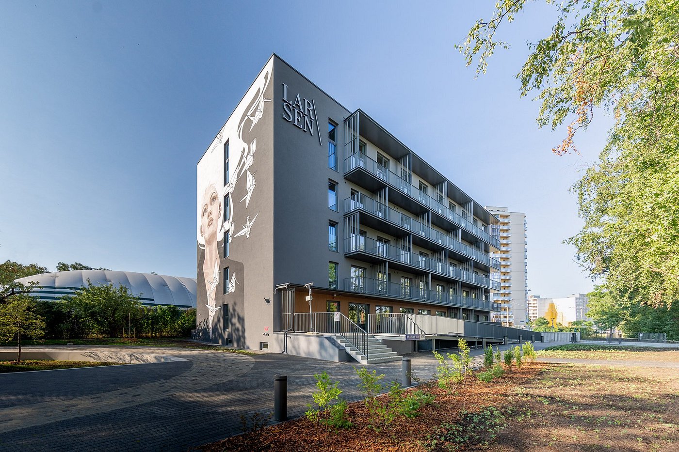 Rocca House, Tallinn — street facade with mural, photo by Larsen
