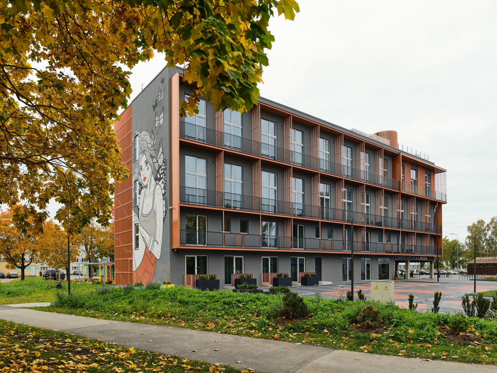 Akadeemia tee 32b Hostel — street facade with mural