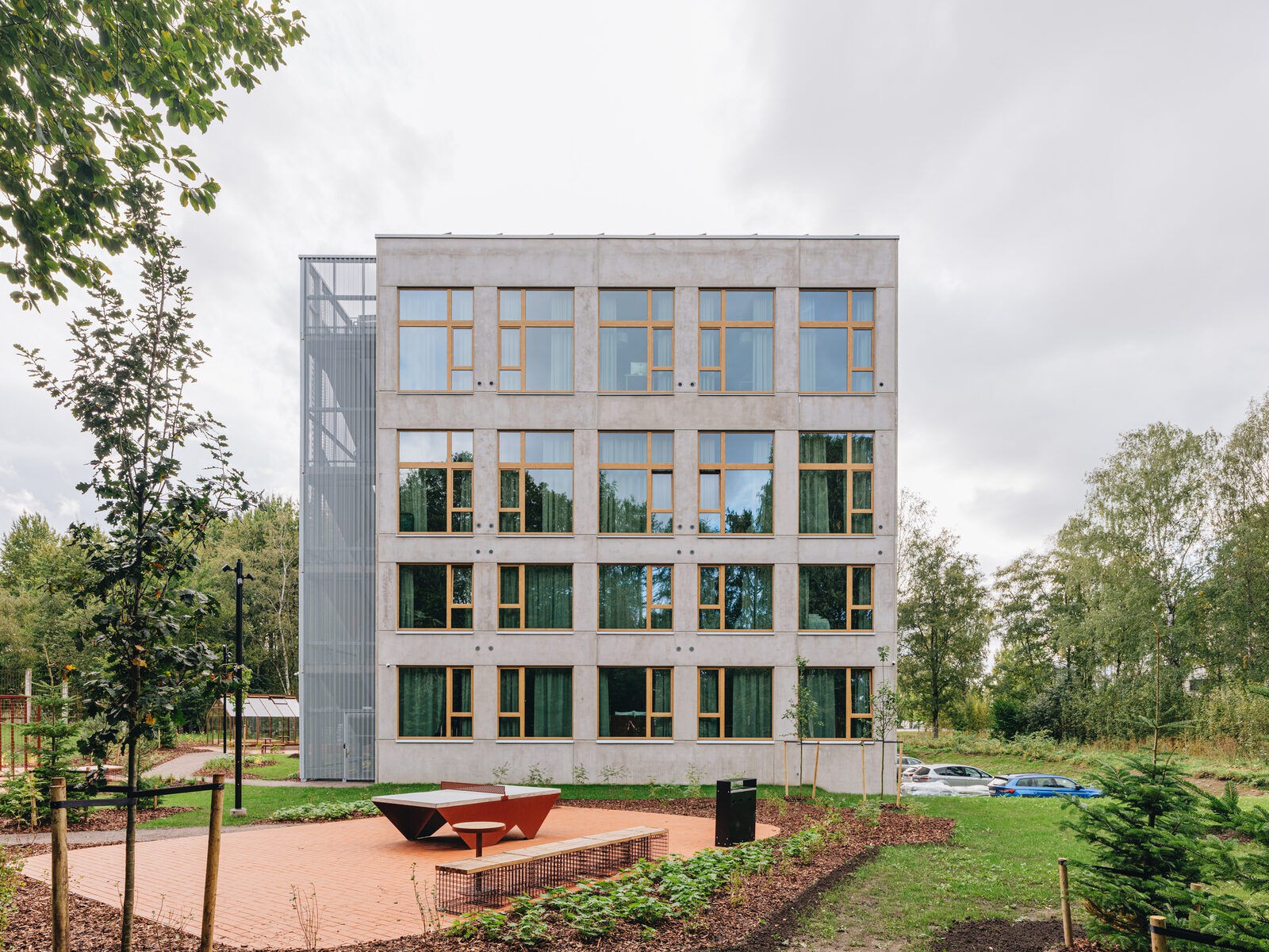 Sume House, Tallinn — courtyard facade with outdoor table tennis, photo by Tõnu Tunnel
