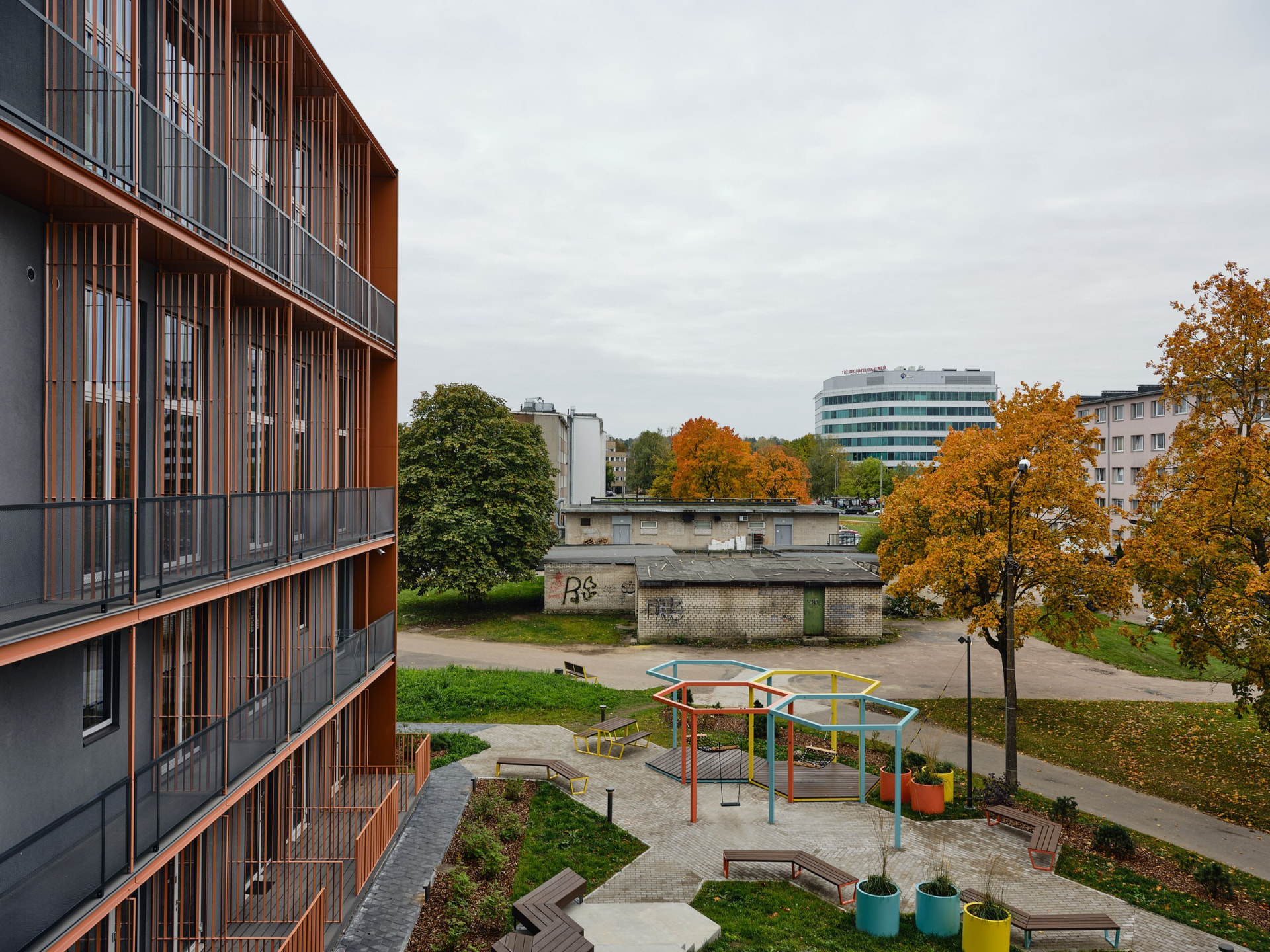 Akadeemia tee 32b Hostel — view over the courtyard from a balcony
