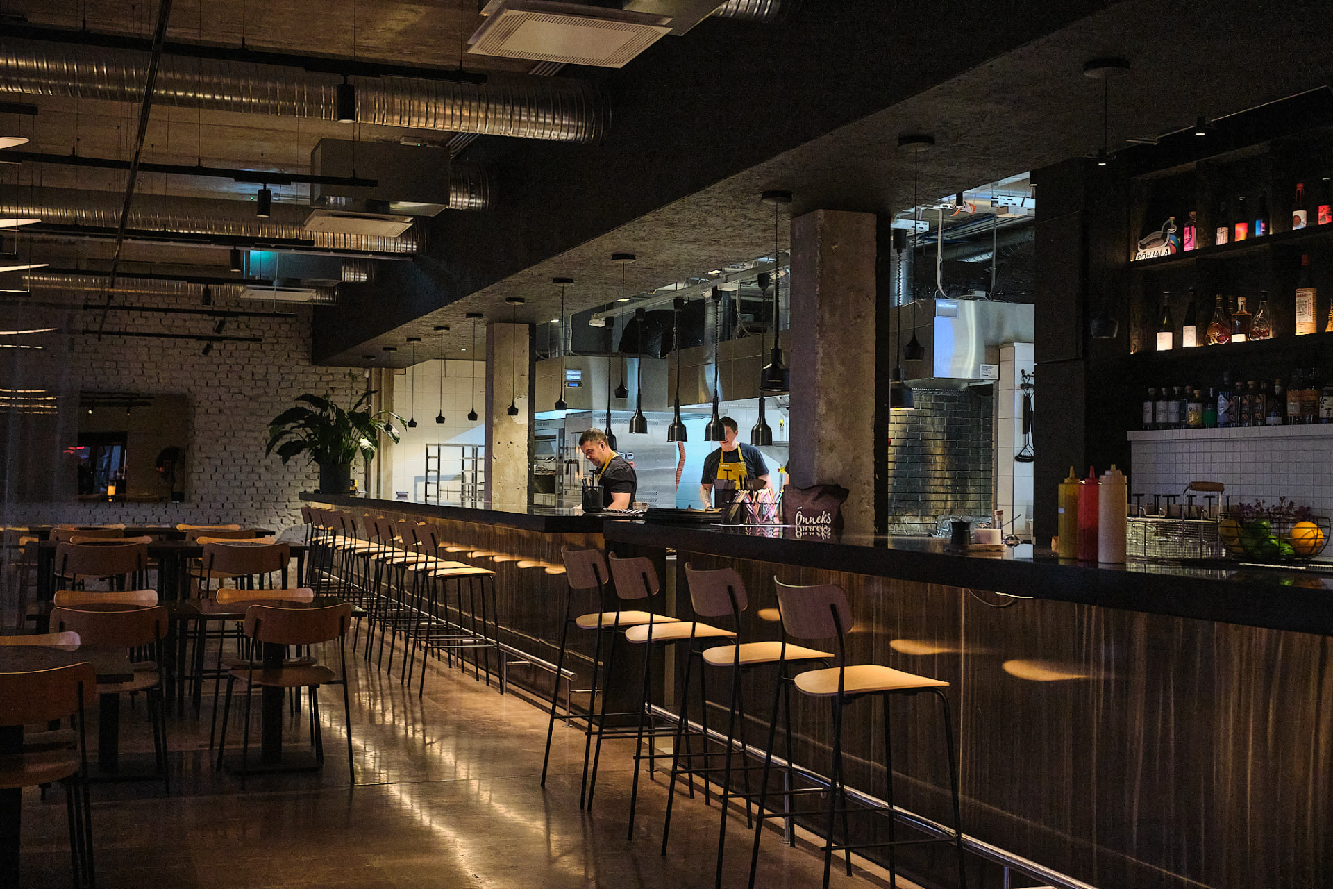 Restaurant Sumi — bar counter and open kitchen, photo by Kevin Loigu